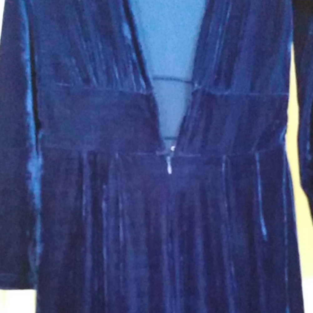 Dress 95% polyester.     . 5% spandex